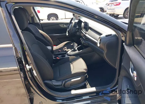 2021 Kia Forte Lxs z USA, uszkodzony, nr VIN 3KPF24ADXME342033